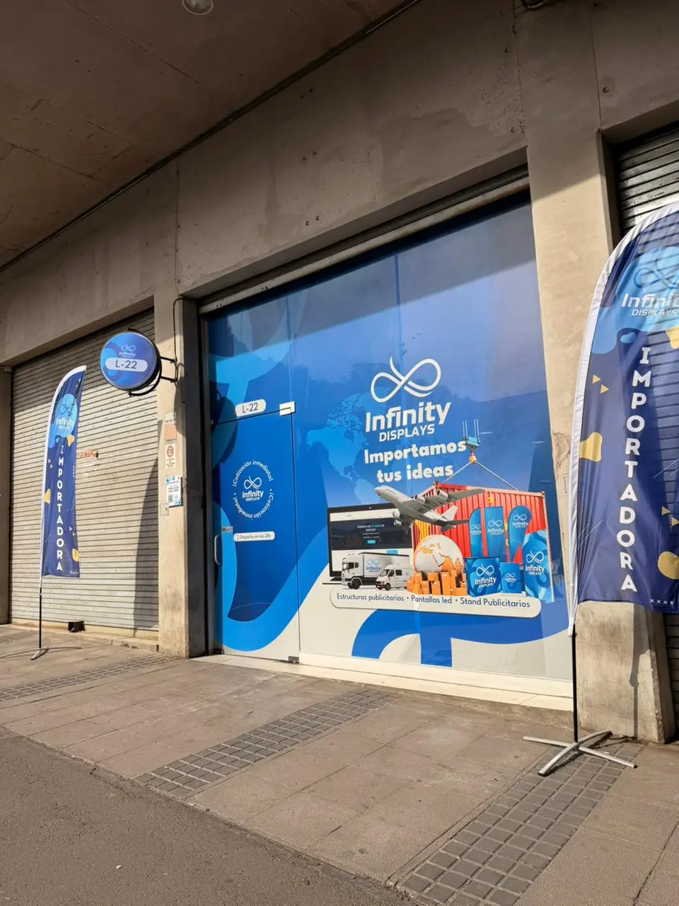 Fachada del local de Infinity Displays en Calle Río de Janeiro 385, Local 22, Recoleta
